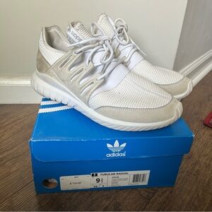 Adidas White and Cream Sneakers with Chunky Midsole